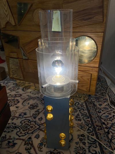 Travail italien - Lampe en métal et plexiglass, circa 1970 2