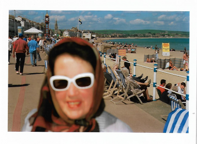 Martin Parr Weymouth gb       Epreuve couleurs signee main au dos   tirage c numerique sur papier fuji crystal archive matte. 2
