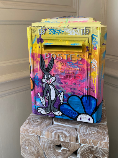 Fat  - Bugs Bunny Mailbox, 2021 - Peinture sur boîte aux lettres 2