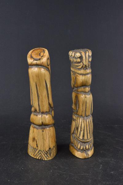 Cameroun - Couple de statues royal bamoun en os 2