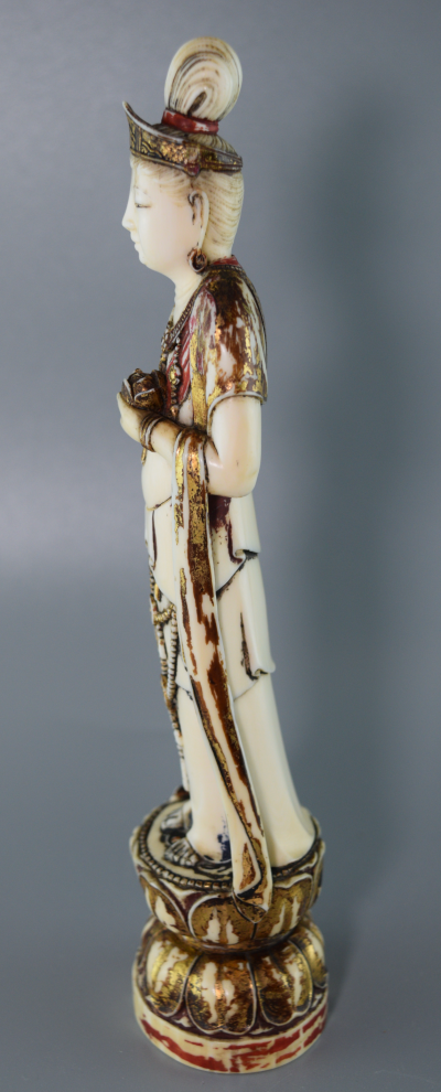 Japan - Polychrome okimono depicting the goddess Kannon, early 20th century 2