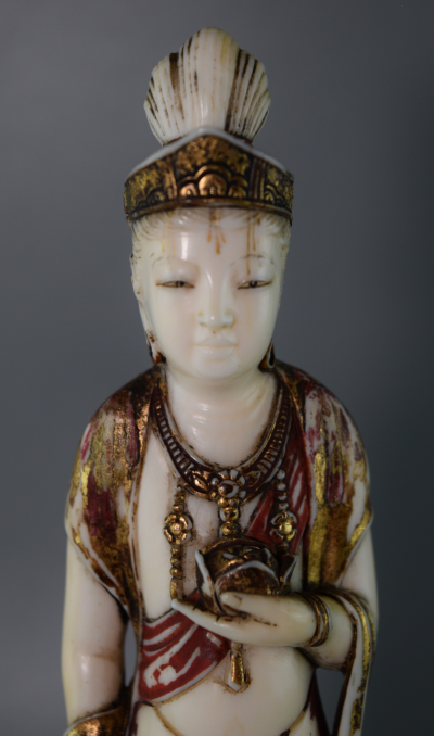 Japan - Polychrome okimono depicting the goddess Kannon, early 20th century 2