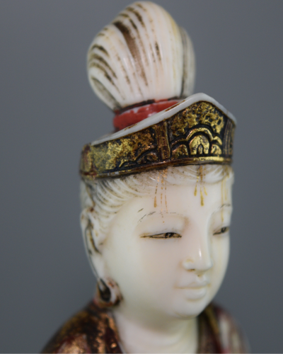 Japan - Polychrome okimono depicting the goddess Kannon, early 20th century 2