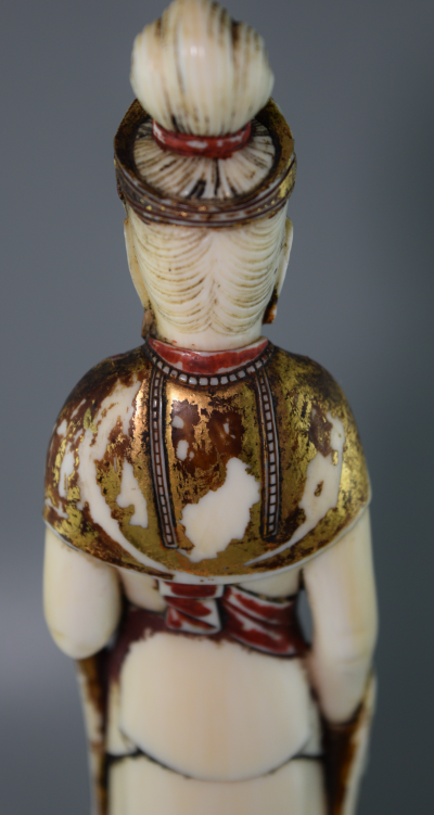 Japan - Polychrome okimono depicting the goddess Kannon, early 20th century 2