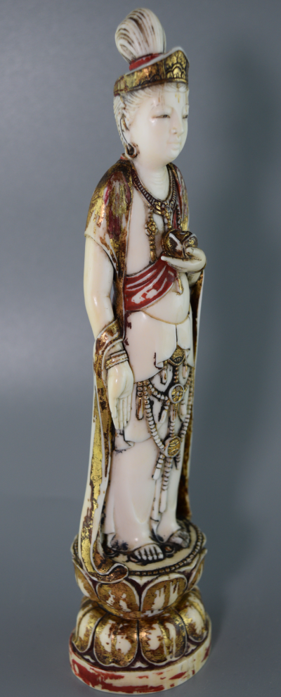Japan - Polychrome okimono depicting the goddess Kannon, early 20th century 2