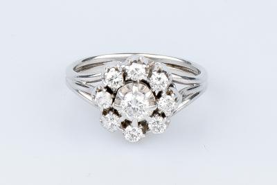 Bague fleur diamants en or blanc 18 carats ornée de 9 diamants 2