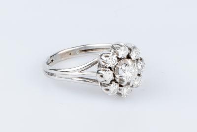 Bague fleur diamants en or blanc 18 carats ornée de 9 diamants 2