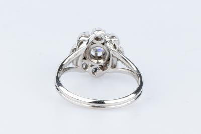 Bague fleur diamants en or blanc 18 carats ornée de 9 diamants 2