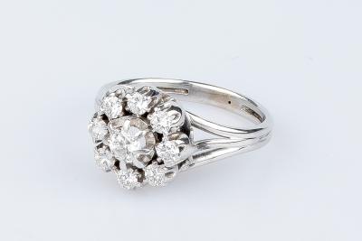 Bague fleur diamants en or blanc 18 carats ornée de 9 diamants 2