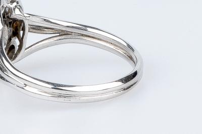 Bague fleur diamants en or blanc 18 carats ornée de 9 diamants 2