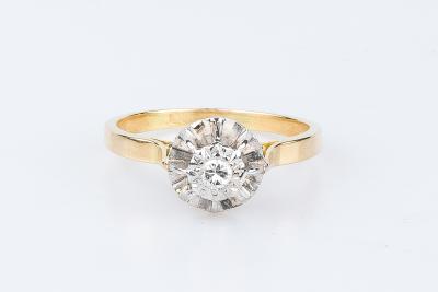 Bague solitaire ancien en or bicolore 18 carats ornée d’1 diamant rond brillant de 0.10 carats 2