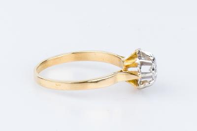 Bague solitaire ancien en or bicolore 18 carats ornée d’1 diamant rond brillant de 0.10 carats 2