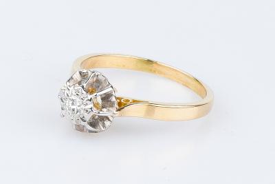 Bague solitaire ancien en or bicolore 18 carats ornée d’1 diamant rond brillant de 0.10 carats 2