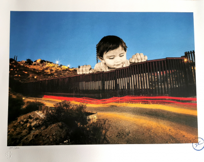 JR - GIANTS, Kikito, 6. September 2017, 19.27 Uhr, Tecate, Mexiko - USA, 2017 - Lithographie vom Künstler in Bleistift signiert 2