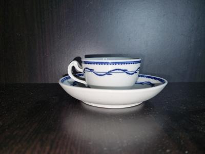 Ensemble de 9 tasses en porcelaine de Tournai 2