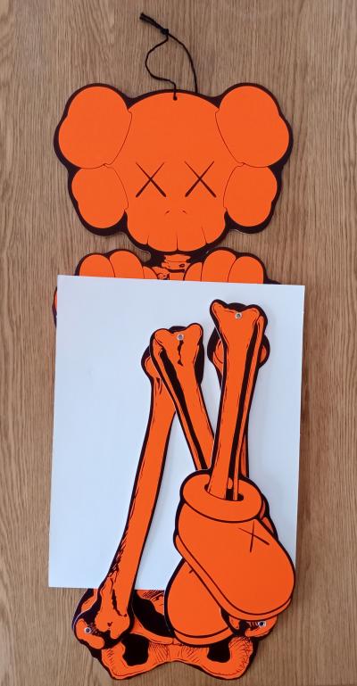 Kaws - Skeleton Board Cut out Ornament Bones (Orange), 2021 - Sérigraphie sur carton 2