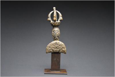 Tibet - Important manche de Kartika en bronze finement ciselé, XVIIIème siècle