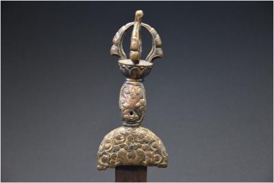 Tibet - Important manche de Kartika en bronze finement ciselé, XVIIIème siècle 2