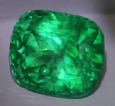 7,45 carats. Émeraude colombienne 2