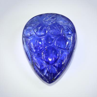27,36 carats. Sculpture de poire en tanzanite 2