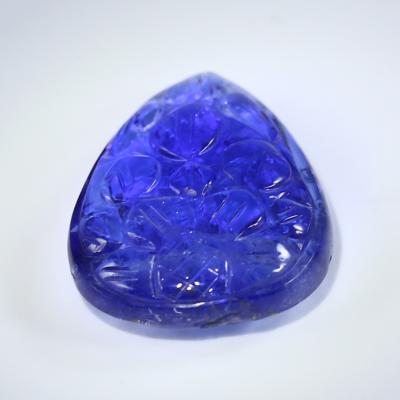 27,36 carats. Sculpture de poire en tanzanite 2