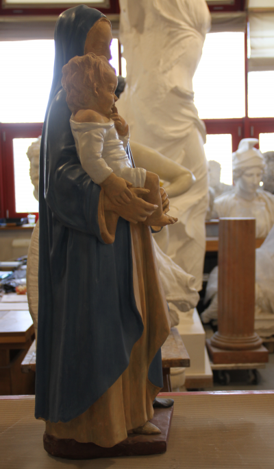 La Vierge debout portant l’enfant Jésus - Reproduction en plâtre 2