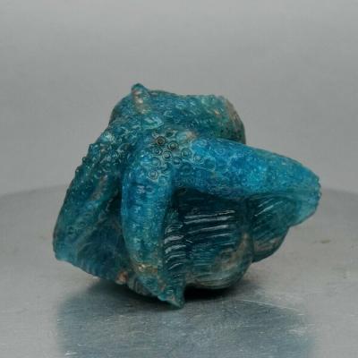 62,82 carats. Sculpture sur apatite naturelle 2