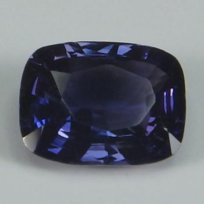 2,90 carats. Saphir violet bleuté 2