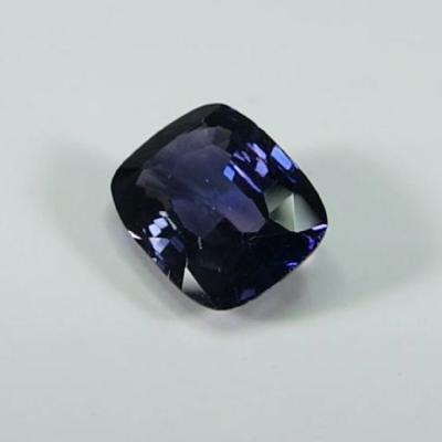 2,90 carats. Saphir violet bleuté 2