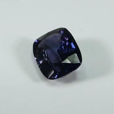 2,90 carats. Saphir violet bleuté 2