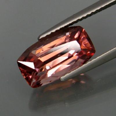 5,64 carats. Zircon rose 2