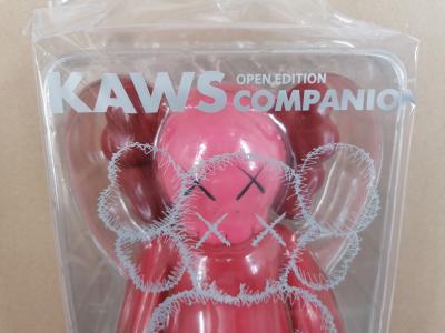 KAWS - Blush Companion - Sculpture en vinyle 2