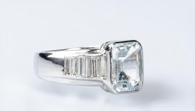 Bague en or blanc 18 carats et aigue marine 2