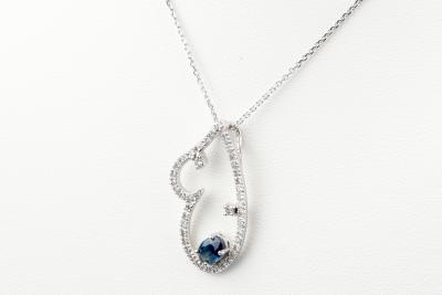 Pendentif coeur en or blanc 18 carats 2