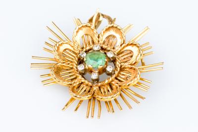 Pendentif en or 18 carats orné dune émeraude et 6 diamants 2