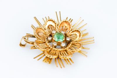 Pendentif en or 18 carats orné dune émeraude et 6 diamants 2