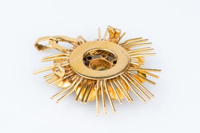 Pendentif en or 18 carats orné dune émeraude et 6 diamants 2