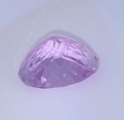 14,47 carats. Kunzite rose violacé 2