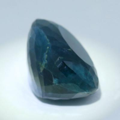 31,56 carats. Rare grandidierite vert bleuté 2