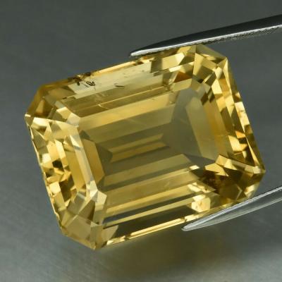 63,78 carats. Citrine jaune naturelle 2
