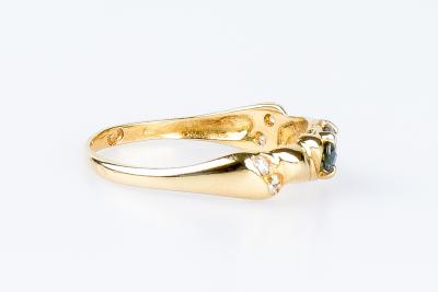 Bague Solitaire en or jaune 18 carats ornée d’un saphir ovale 2