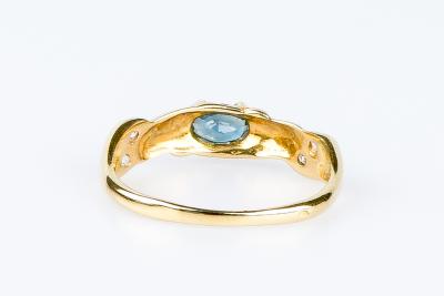 Bague Solitaire en or jaune 18 carats ornée d’un saphir ovale 2