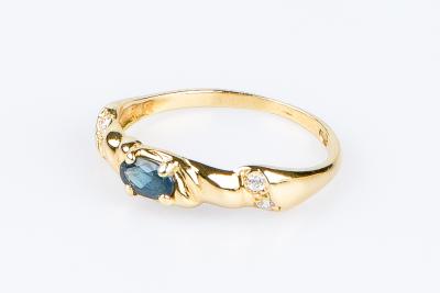 Bague Solitaire en or jaune 18 carats ornée d’un saphir ovale 2