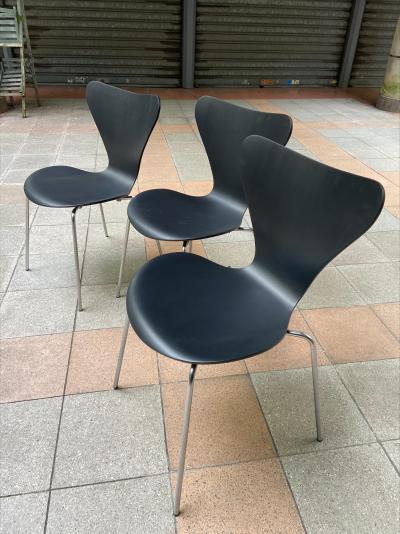 Arne Jacobsen - Set de 3 chaises modèle 