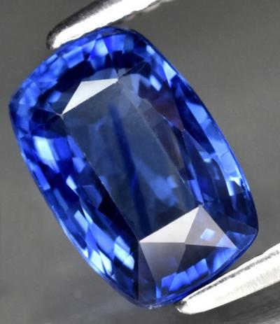 2,17 carats. Bleu saphire 2