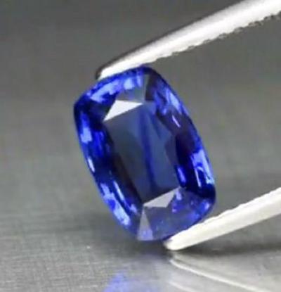2,17 carats. Bleu saphire 2