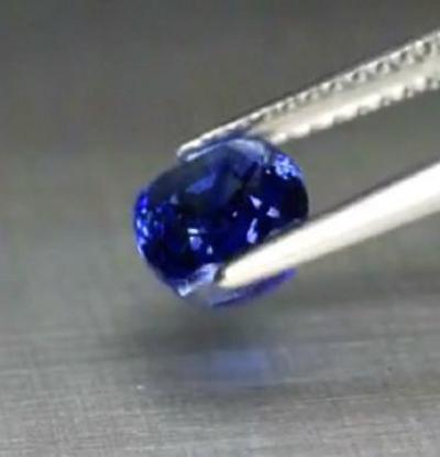 2,17 carats. Bleu saphire 2