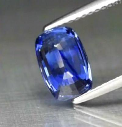 2,17 carats. Bleu saphire 2