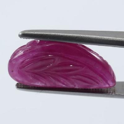 12,99 carats. Rubis sculpté 2