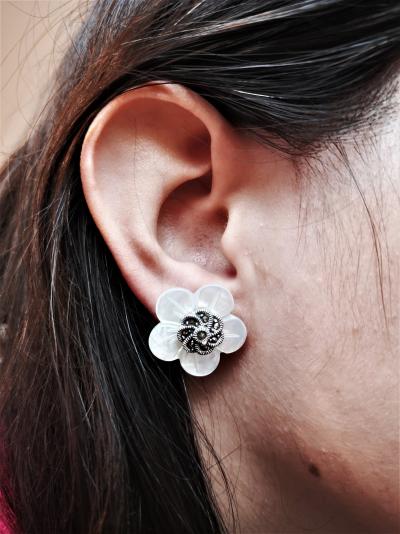 PAIRE de Boucles d oreilles  en or et argent nacre et marcassites 2